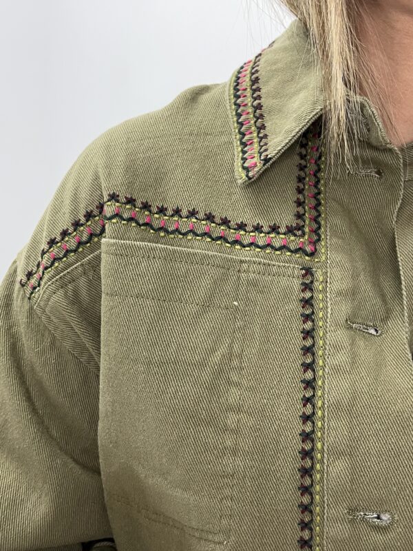 CHAQUETA DETALLES BEIGE/VERDE - Imagen 2