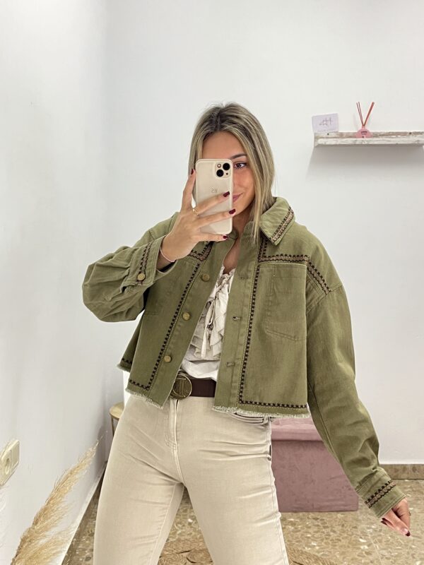 CHAQUETA DETALLES BEIGE/VERDE